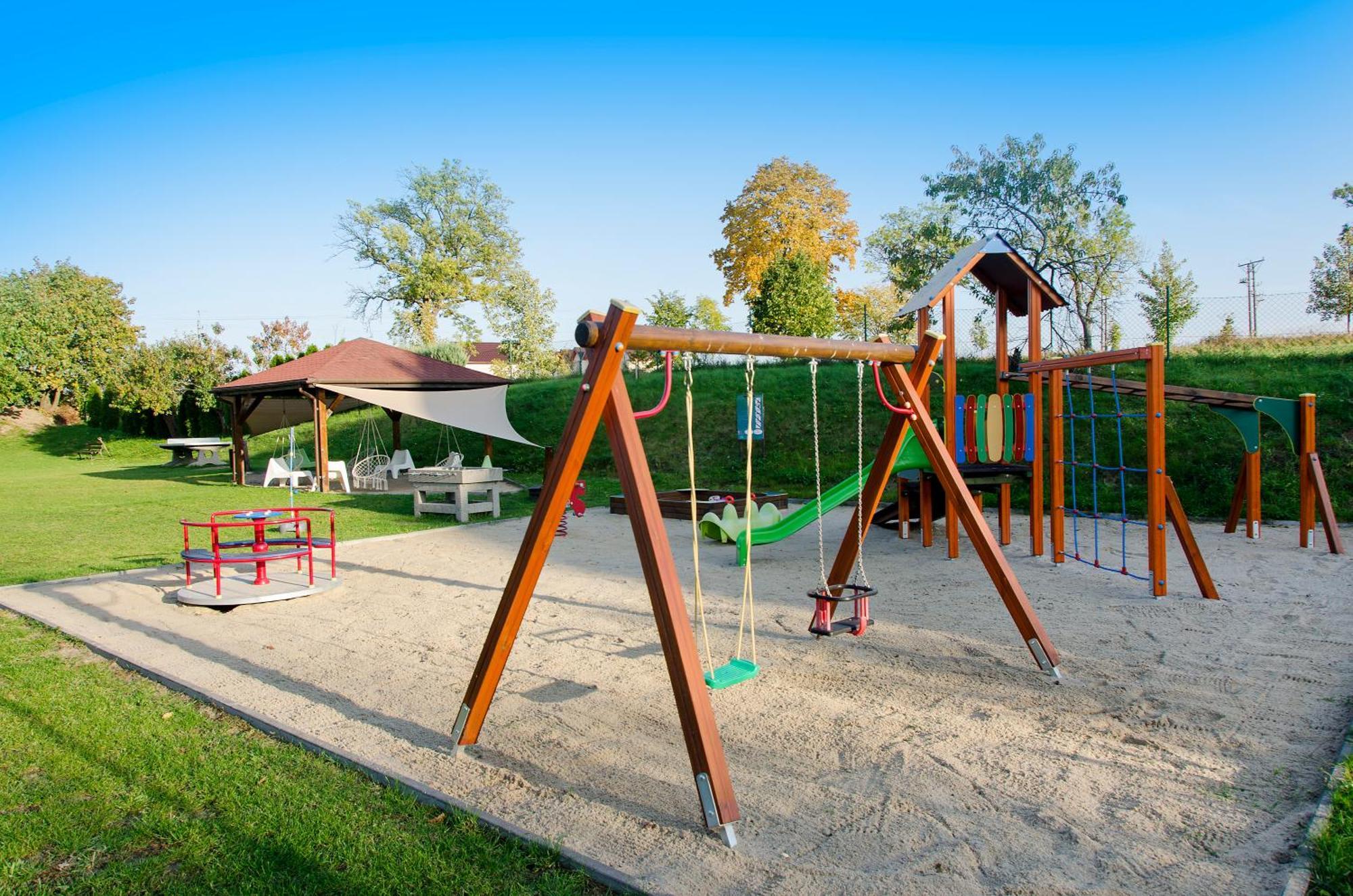 Arenda Apartamenty&Domki Caloroczne Sierakow  ภายนอก รูปภาพ